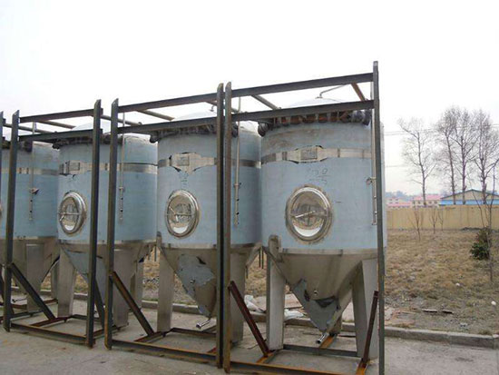 啤酒罐聚氨酯發(fā)泡填充夾層 發(fā)泡機(圖1) 啤酒罐聚氨酯發(fā)泡填充夾層