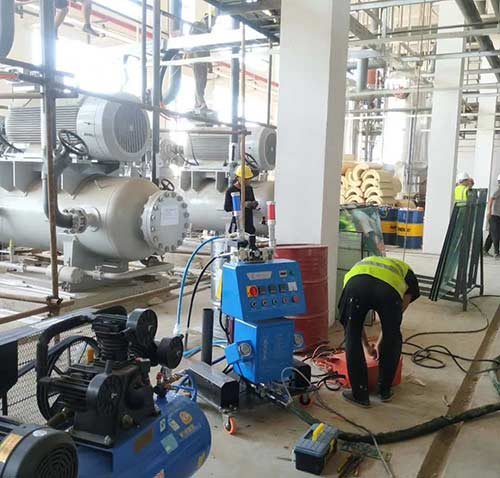 澆注聚氨酯設(shè)備 河北聚氨酯噴涂機(jī)(圖2) Q2600D瓦殼管殼澆注聚氨酯設(shè)備