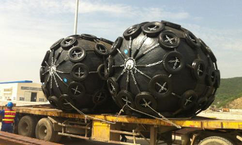 聚氨酯護(hù)舷填充噴涂機(jī)(圖1) 聚氨酯護(hù)舷填充噴涂機(jī)